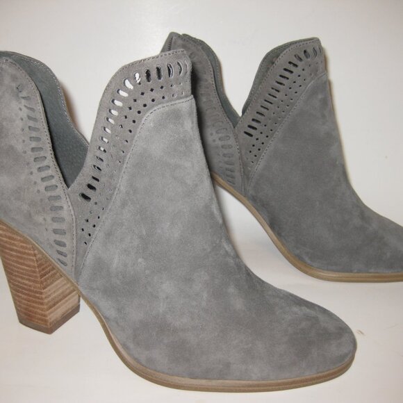 Sz 7.5 Vince Camuto Fileana Grey Split Shaft Laser Cut Out Ankle Boots - Picture 4 of 11
